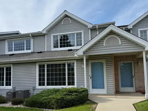 10320 W Whitnall Edge #E, Franklin, WI 53132