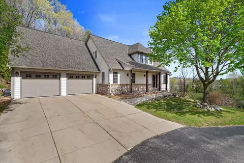 501 Drumlin, Slinger, WI 53086