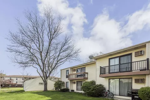 1887 Haymarket #32, Waukesha, WI 53189