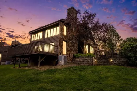 295 N Elm Grv #A, Brookfield, WI 53005