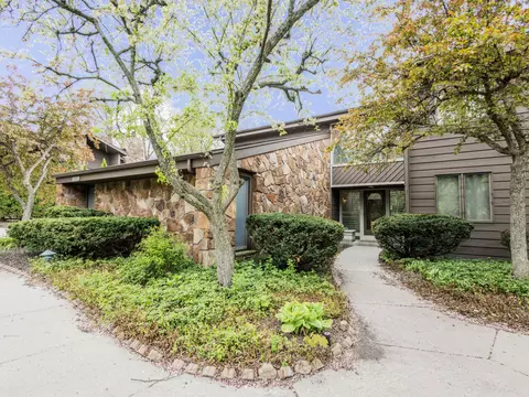 295 N Elm Grv #A, Brookfield, WI 53005
