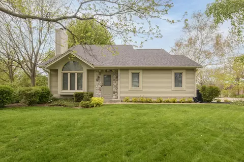 1215 Timber, Pewaukee, WI 53072