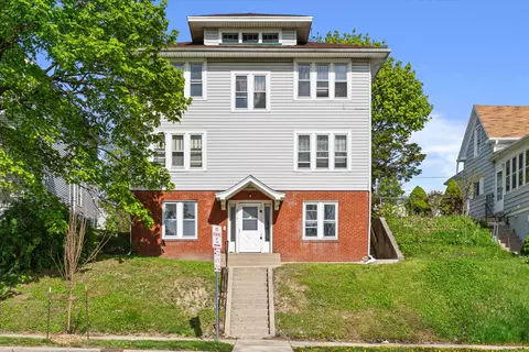 2016 Kinzie, Racine, WI 53405