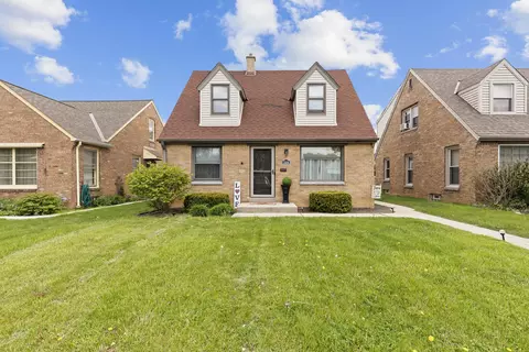 3334 W Lakefield, Milwaukee, WI 53215