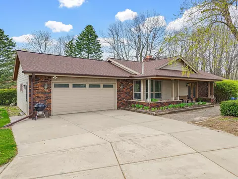 4896 Sunset Vw, West Bend, WI 53095