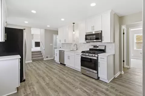 4076 N 93rd, Wauwatosa, WI 53222