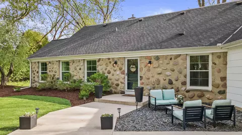 1005 Lone Tree, Elm Grove, WI 53122