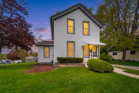 76 S Chestnut, Oconomowoc, WI 53066