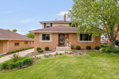 10422 W Hillside, Wauwatosa, WI 53222