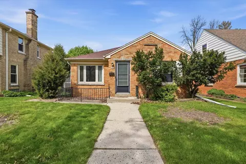 5723 N Crestwood, Glendale, WI 53209