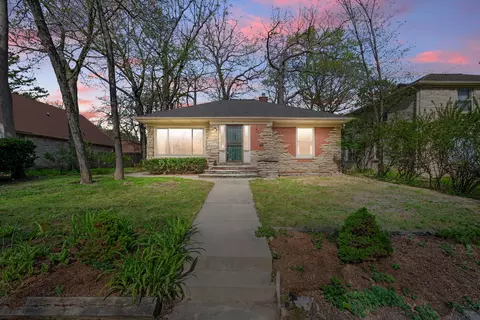 2911 N 82nd, Milwaukee, WI 53222