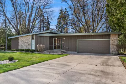 5005 Sunset, Manitowoc, WI 54220