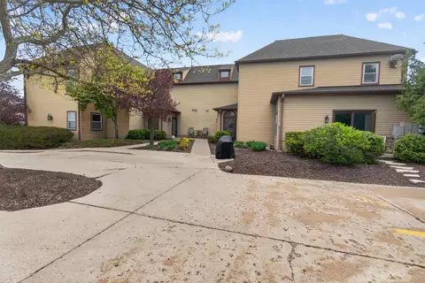 100 Main #105, Pewaukee, WI 53072