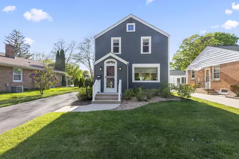 126 N Maple, Oconomowoc, WI 53066