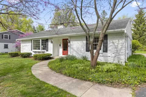 825 Kurtis, Elm Grove, WI 53122