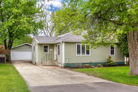 2525 Hass, La Crosse, WI 54601