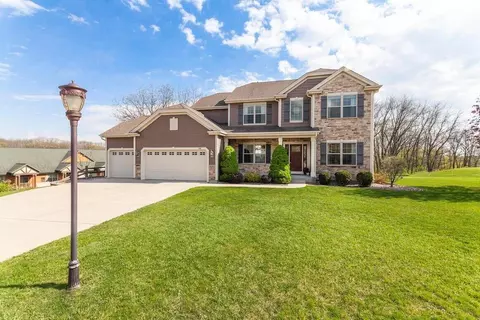 1707 Coldwater Crk, Waukesha, WI 53188