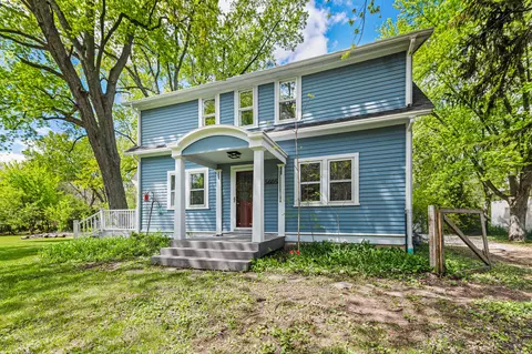 5605 W W Pne, Mequon, WI 53092