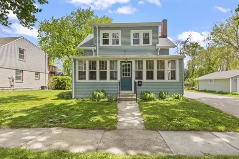 29 S Locust, Oconomowoc, WI 53066