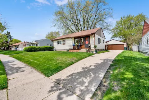 3438 E Denton, Saint Francis, WI 53235