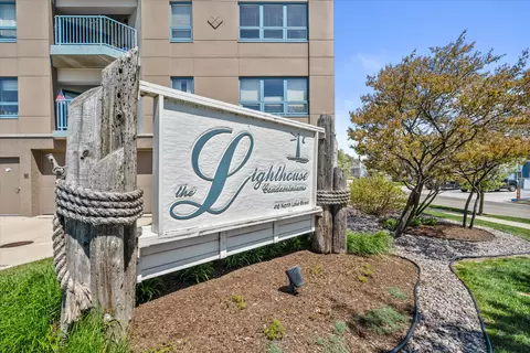 415 N N Lk #701-702, Port Washington, WI 53074
