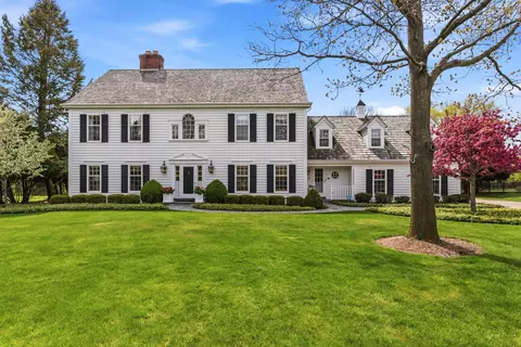 10539 N Haddonstone, Mequon, WI 53092