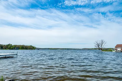 2717 Ridley, Hartland, WI 53029