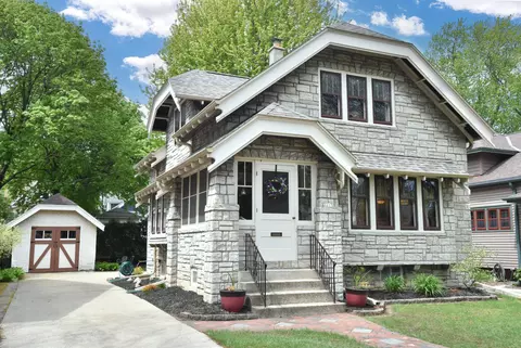 2217 N 71st, Wauwatosa, WI 53213