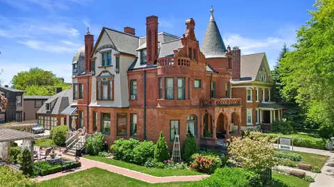 3209 W W Wls, Milwaukee, WI 53208