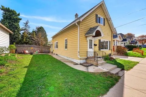 925 E Lincoln, Milwaukee, WI 53207