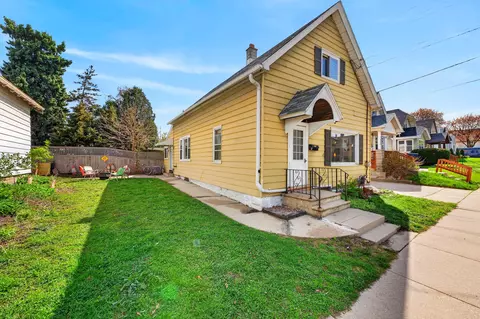 925 E Lincoln, Milwaukee, WI 53207
