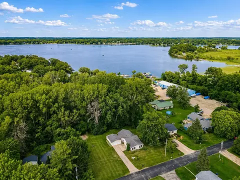 w9370 Burr Lane, Oakland, WI 53523