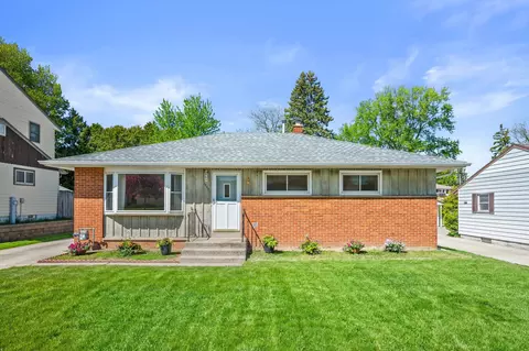 1790 Spruce, South Milwaukee, WI 53172