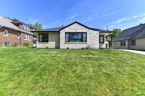 8628 Glencoe, Wauwatosa, WI 53226