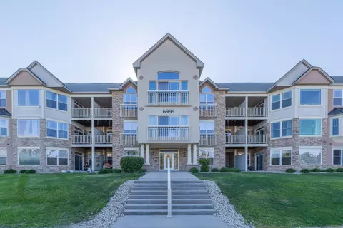 6995 S Riverwood #B06, Franklin, WI 53132