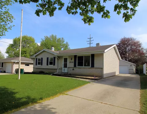 2111 Canary, West Bend, WI 53090