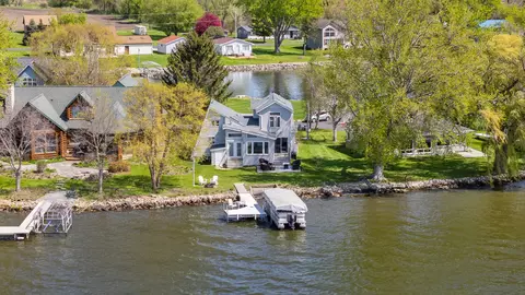 w10285 Shorecrest Drive, Fox Lake, WI 53933