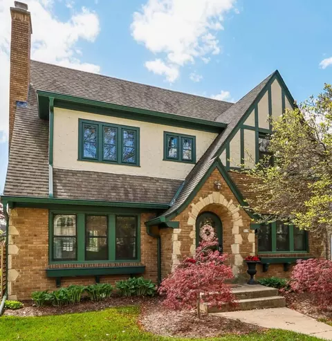 717 E Lake Vw, Whitefish Bay, WI 53217