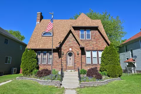 2040 Saint Clair, Racine, WI 53402