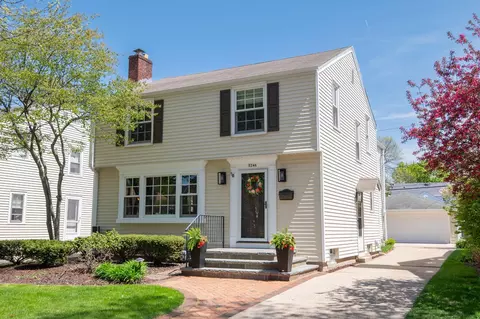 5246 N Kent, Whitefish Bay, WI 53217