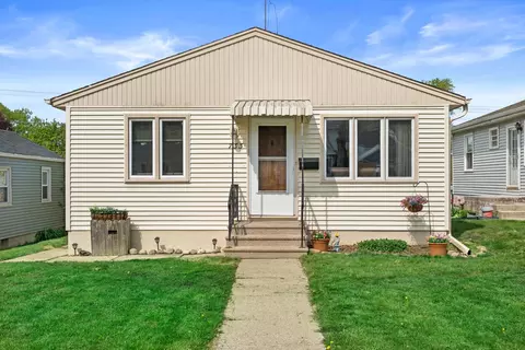 733 S 101st, West Allis, WI 53214