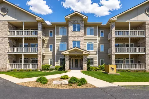 13060 W Bluemound #101, Elm Grove, WI 53122