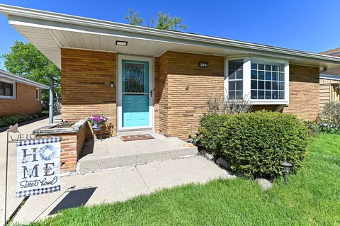 4131 N 93rd, Wauwatosa, WI 53222