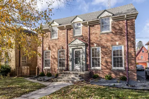 4119 N Woodburn #4121, Shorewood, WI 53211