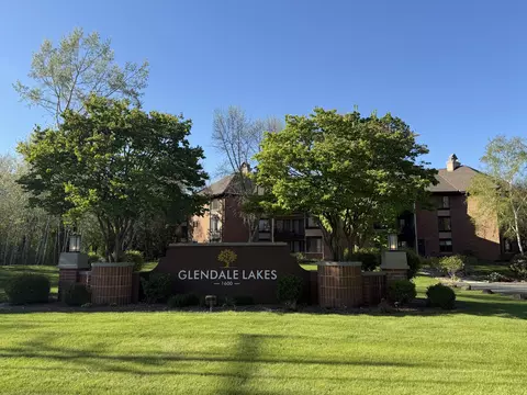 1600 W Green Tree #225, Glendale, WI 53209