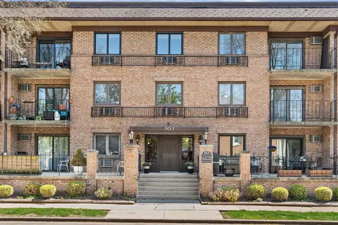 303 E Henry Clay #104, Whitefish Bay, WI 53217