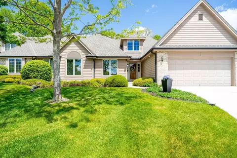 19190 Stonehedge #B, Brookfield, WI 53045