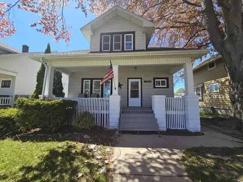 1324 Hayes, Racine, WI 53405