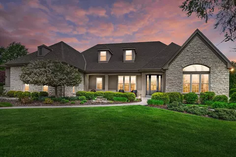 2150 Old Lantern, Delafield, WI 53018