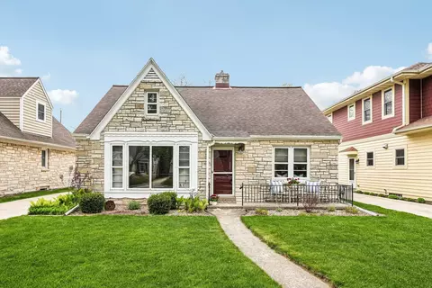 4949 N Idlewild, Whitefish Bay, WI 53217